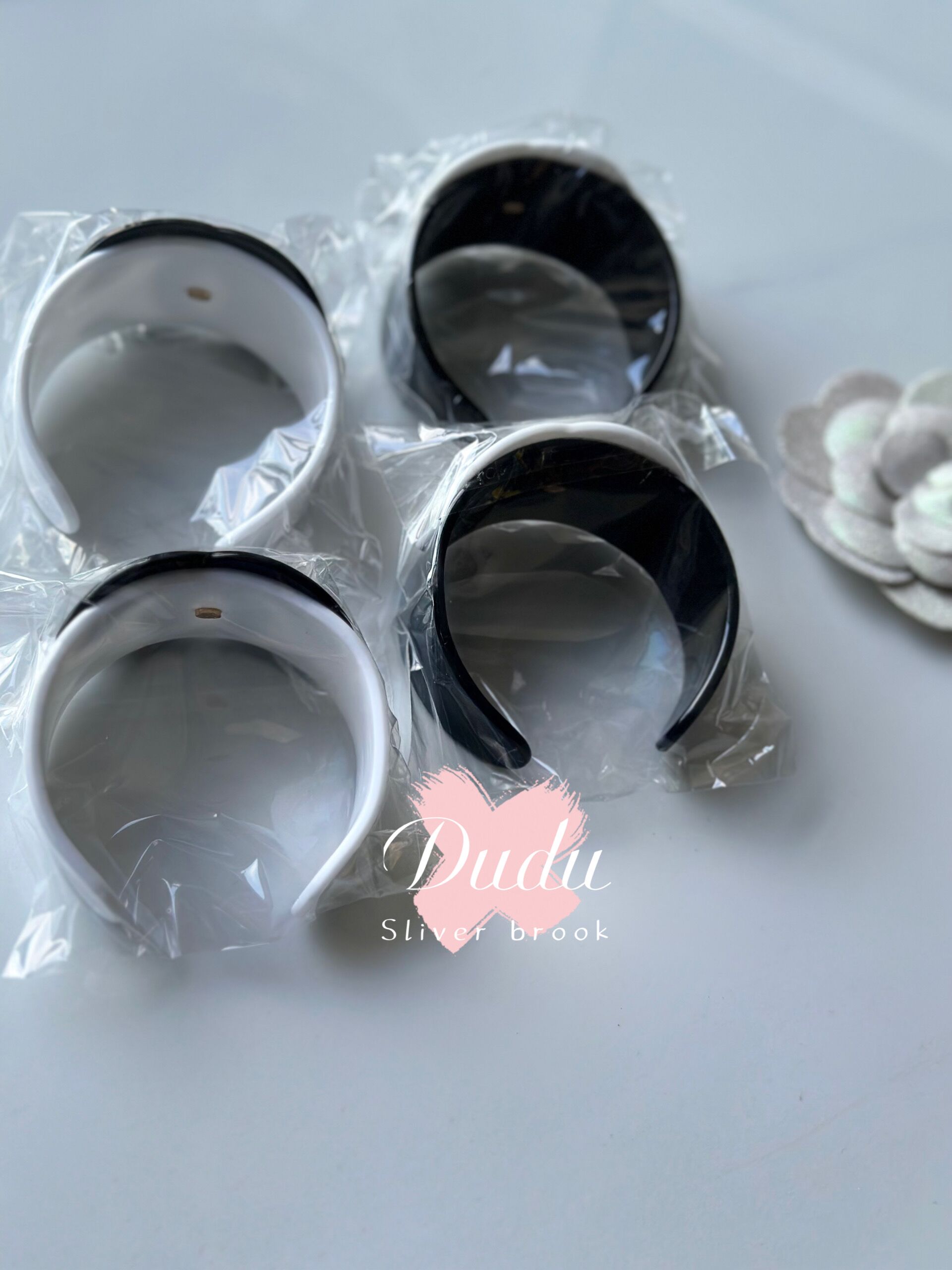 party favor 4X6.5CM fashion bracelet classical braid hand blet with letter acrylic C C bangle