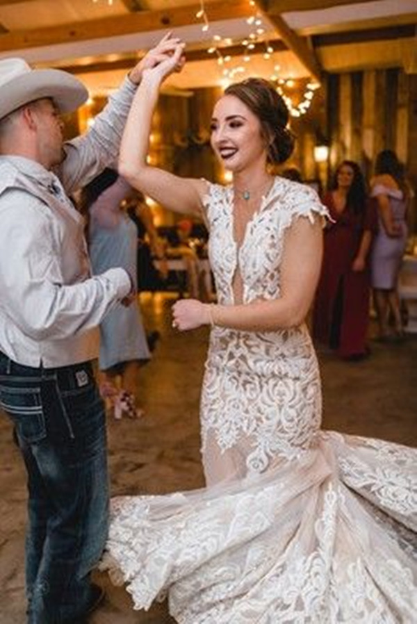 Vintage Western Country Mermaid Wedding Dresses Cap Sleeve Backless Lace Applique V-neck Bohemian Bridal Gown Outfits