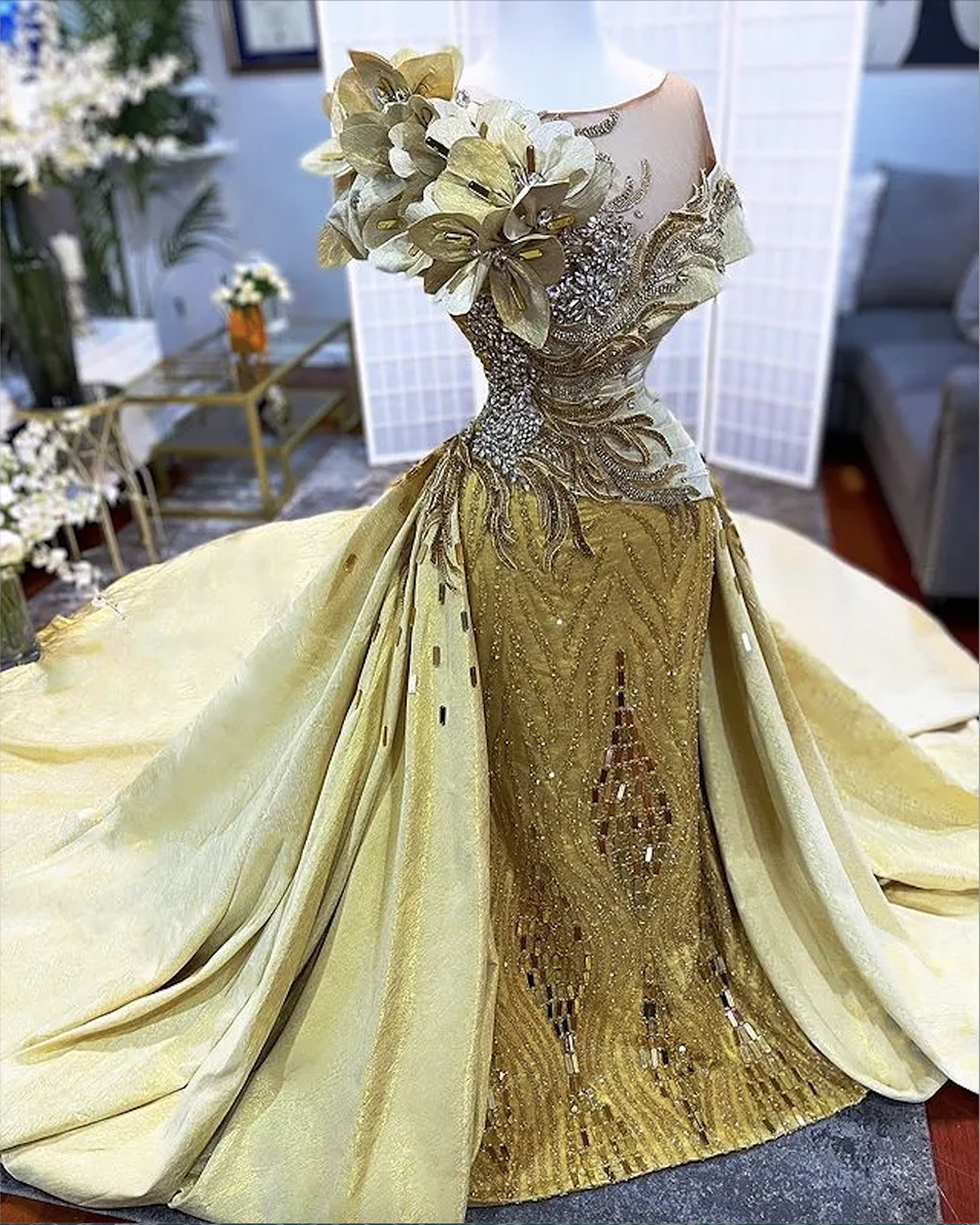 2023 Plus Size Arabic Aso Ebi Gold Luxurious Sparkly Prom Dresses Beaded Crystals Stylish Evening Formal Party Second Reception Gowns Dress 0509