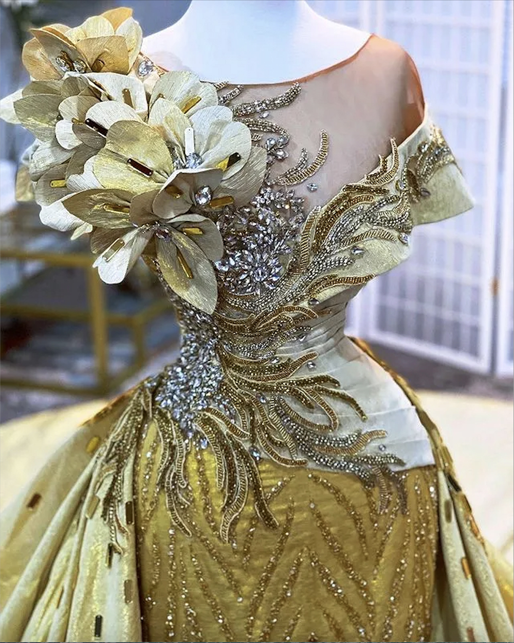 2023 Plus Size Arabic Aso Ebi Gold Luxurious Sparkly Prom Dresses Beaded Crystals Stylish Evening Formal Party Second Reception Gowns Dress 0509