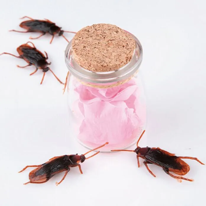 Halloween April Fools Day Gadget Plastic Cockroaches Joke Decoration Props Rubber Toy Gags Practical Jokes Toys Plastic Bugs CockroachZZ