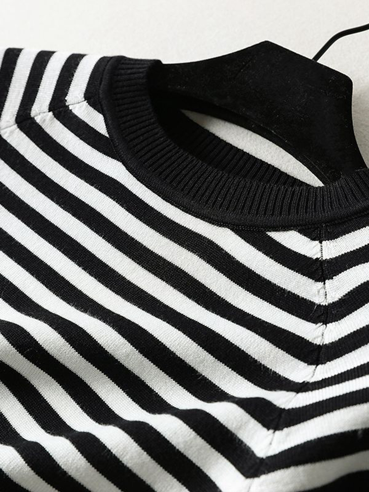 Women's Sweaters Summer Short Sleeve Striped Pullover Women Sweater Knitted Sweaters O-Neck Tops Korean Pull Femme Jumper Female White Black 2308