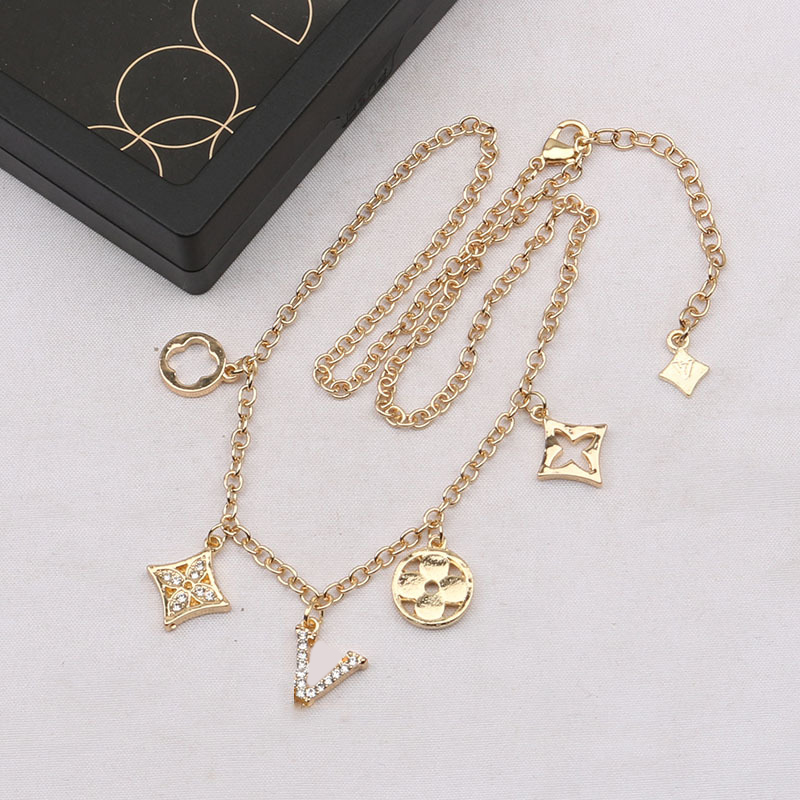 Designer Brand 20Style Double Letter Necklaces Chain Gold Plated Fashion Four Clover Leaf Sweater Newklace for Women Wedding Jewerlry Accessories