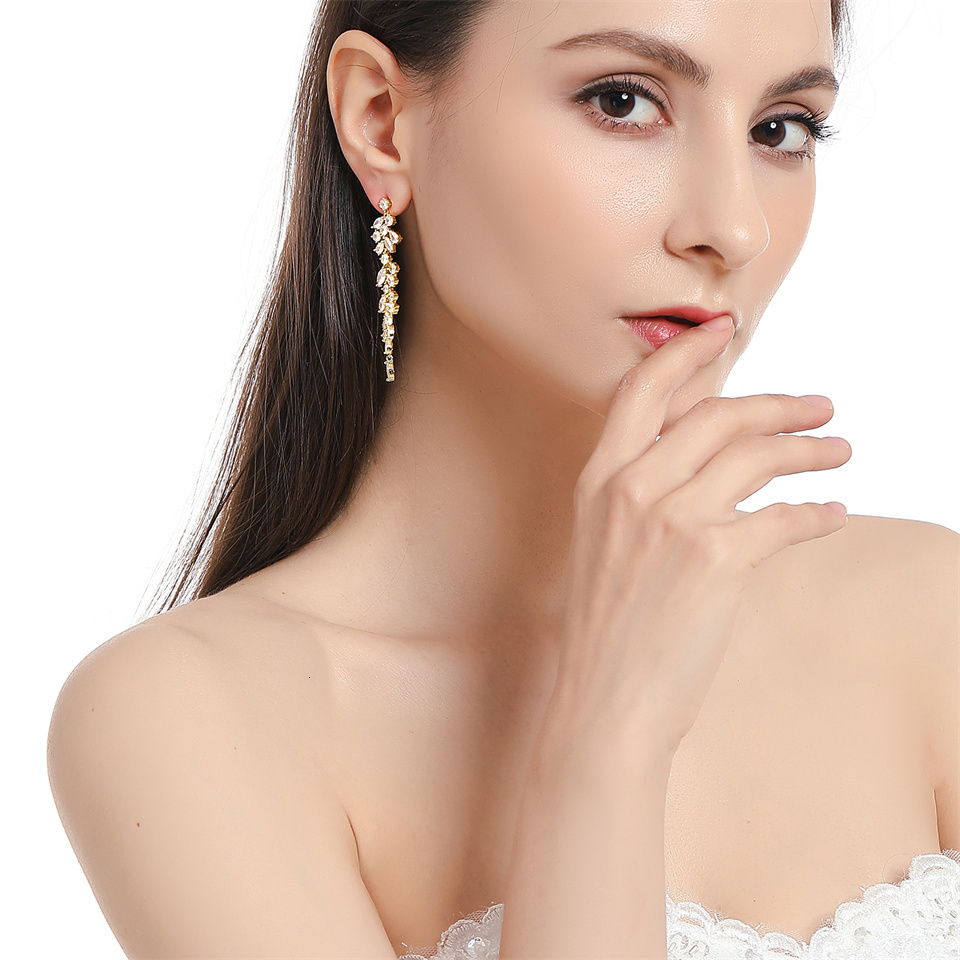 Dangle Chandelier ZAKOL Fashion Cubic Zirconia Leaf Long Earrings for Elegant Women White Leaves Drop Earring Bridal Wedding Jewelry 230804