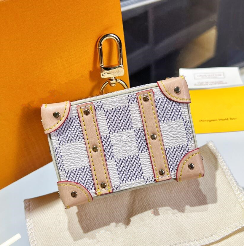 Limited Edition Womens Key Wallets Blue Sky and White Cloud Trunk Pouch Bag Decoration Keychain Brand Letter Plaid Coin Purses Men Bags Totes Keyring Charms Pendant