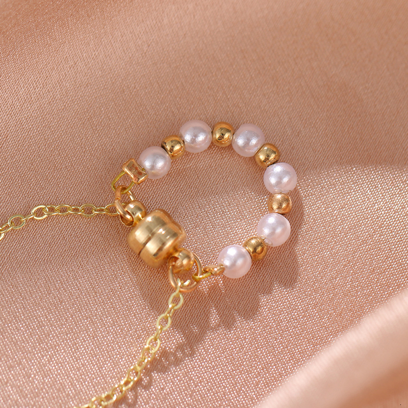 Ear Cuff Fashion Circle Simulation Pearl Gold Color Magnet Chain Pendant Clip Earrings For Women Vintage Trendy Elegant Geometric Earings 230804