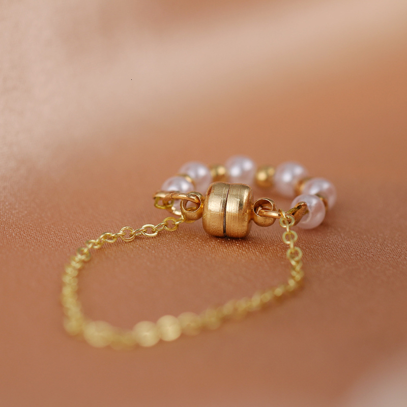 Ear Cuff Fashion Circle Simulation Pearl Gold Color Magnet Chain Pendant Clip Earrings For Women Vintage Trendy Elegant Geometric Earings 230804