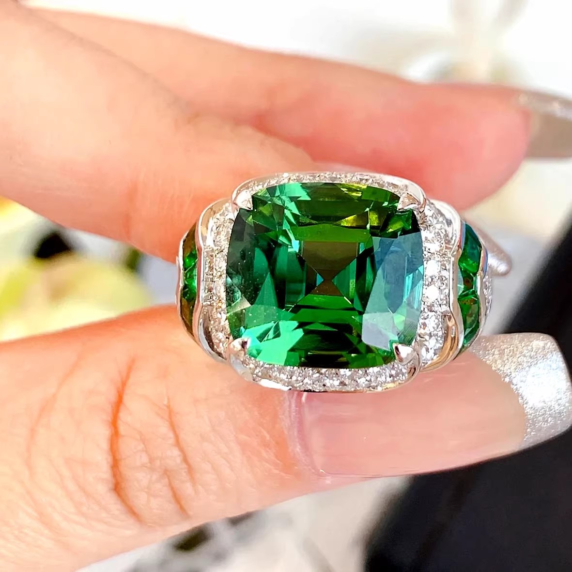 Stunning Cocktail Wedding Rings Luxury Jewelry 925 Sterling Silver Fill Emerald Pave CZ Diamond Promise Party Women Engagement Open Adjusatble Ring Gi