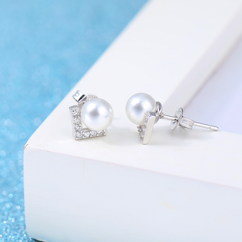 Stud Earring Designer Classic V-Shaped Women's Pearl Stud S925 Diamond-Studded Triangle MiNi Retro Small Fragrant Freshwater Pearl Earrings