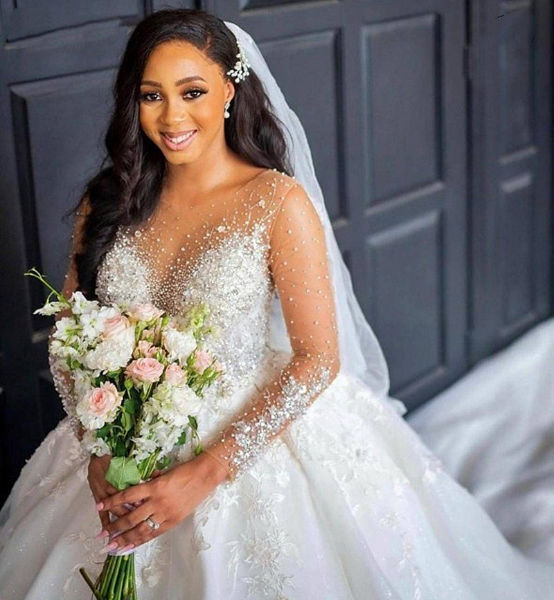 Luxury Cathedral Ball Gown Wedding Dresses Lace Appliques Beaded Illusion Long Sleeves Bridal Gowns Long Train Robe De Mariage