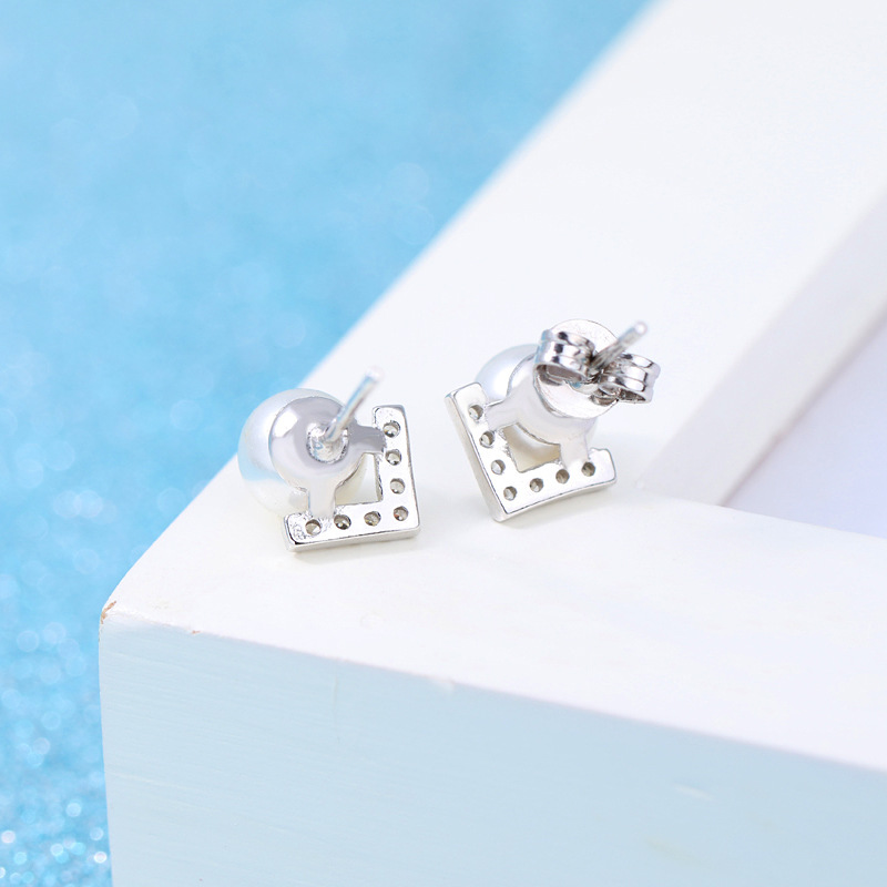 Stud Earring Designer Classic V-Shaped Women's Pearl Stud S925 Diamond-Studded Triangle MiNi Retro Small Fragrant Freshwater Pearl Earrings