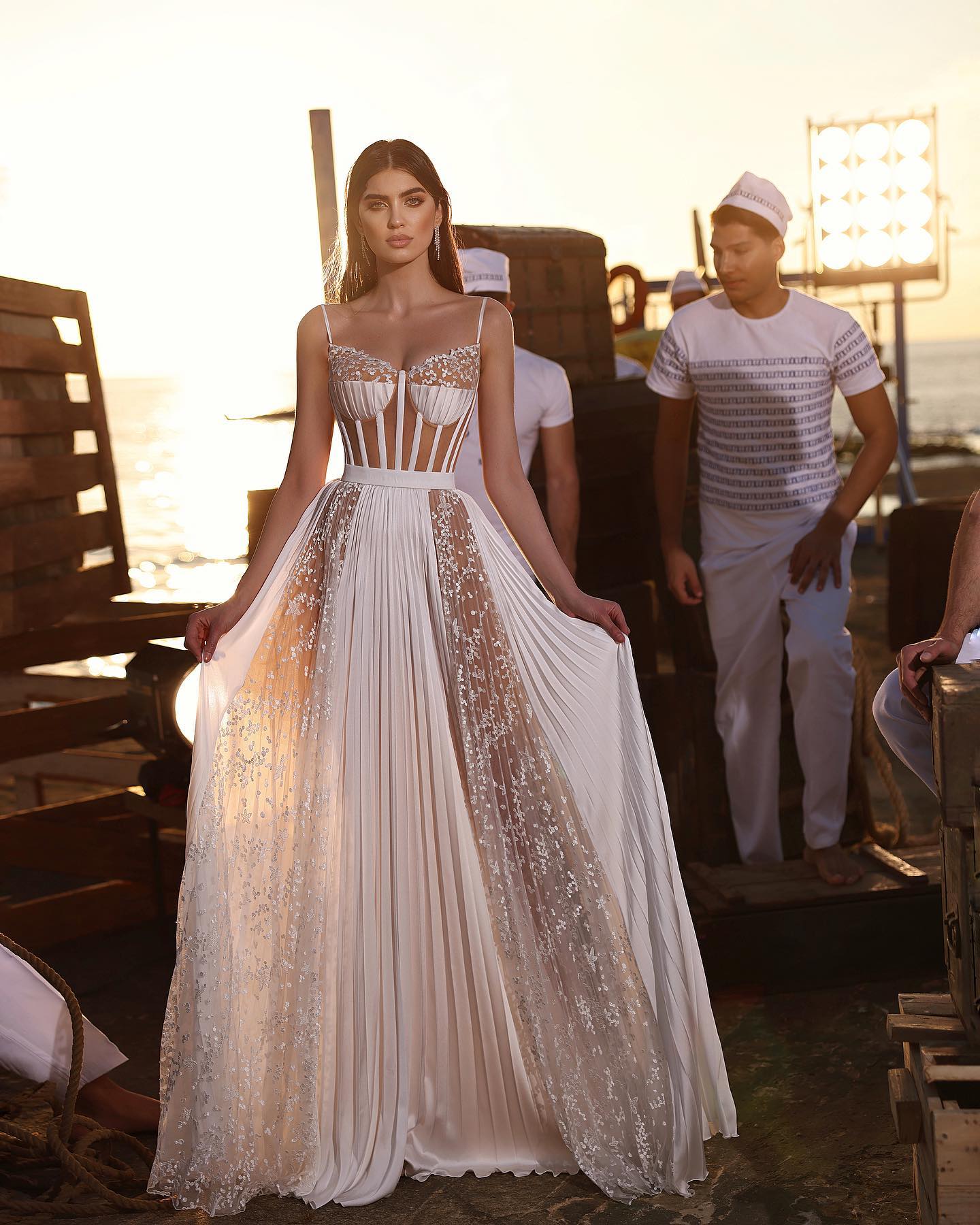 Fashion Bobo A Line Dresses For Bride Illusion Bodice Spaghetti Wedding Dress Lace Designer Bridal Gowns 0516