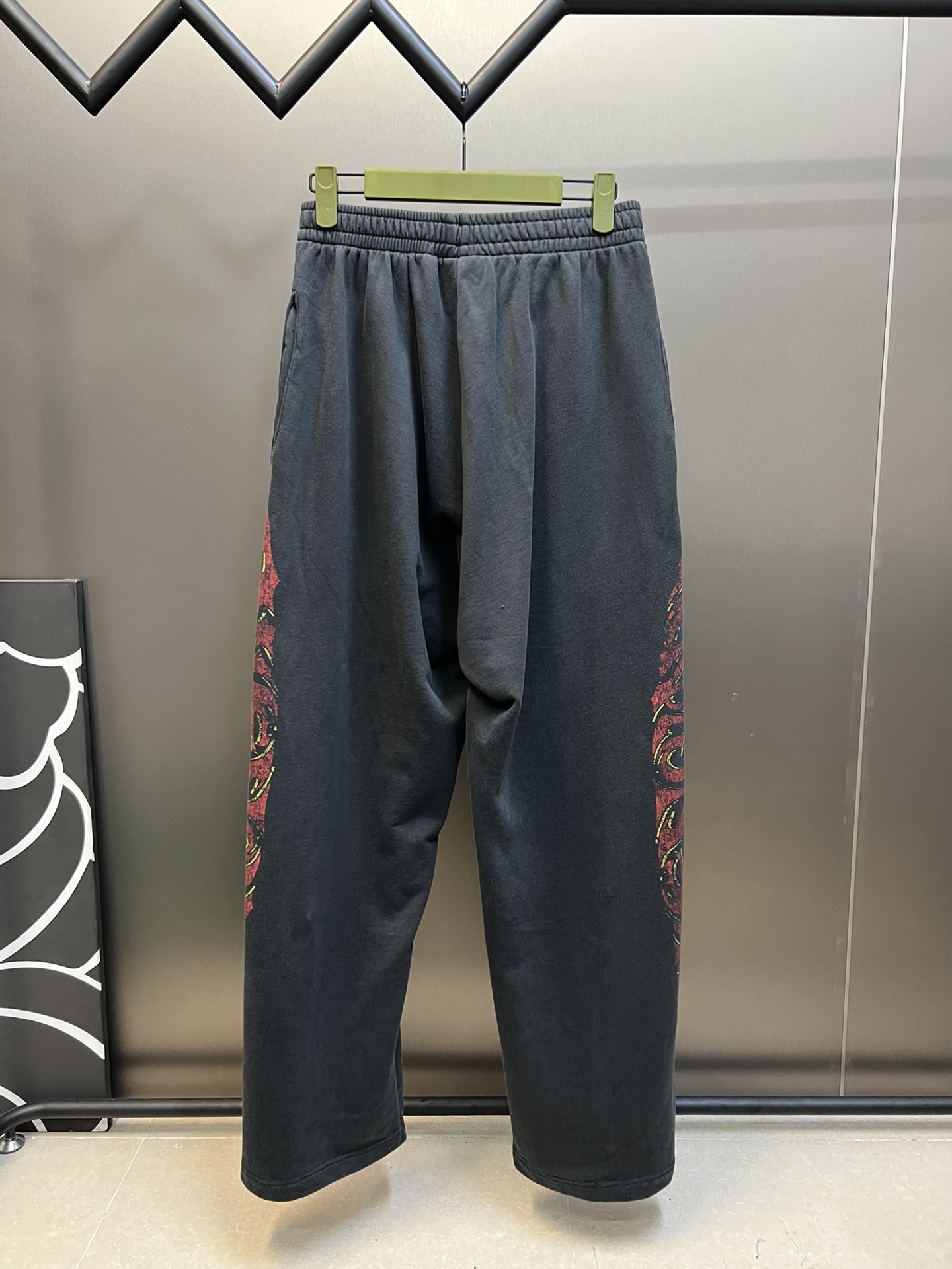 Original Pants 23SS New Inkjet Graffiti Printing Sports Pants Loose Fit Casual Pants Men Straight Pants Loose Men's Duty Trousers