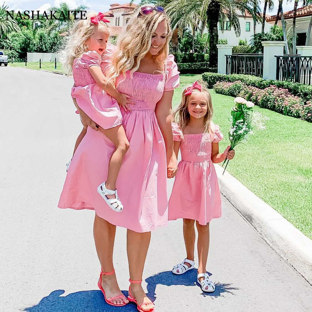 Family Matching Outfits Summer Mom and daughter family look Pink Bubble Short Sleeve Dress Mommy and me clothes Casual matching family outfits 230804