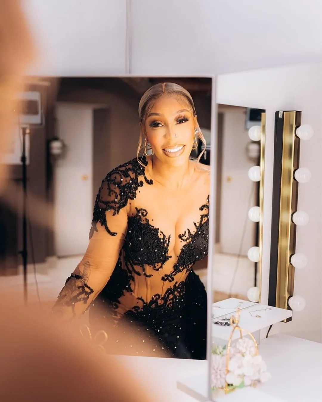 Sexy Black Sequined Sparkly Evening Dresses Long Sleeves Beaded Side Split Plus Size Formal Party Prom Gowns Arabic Aso Ebi Second Reception Engagemen