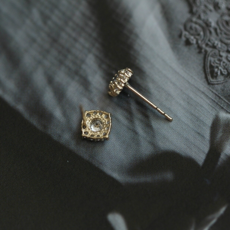 Stud GOLDtutu Gorgeous Block Pure 9k Gold Micro Inlaid with Zirconium Diamond Mini Court Style Japanese and Korean Earrings 230804