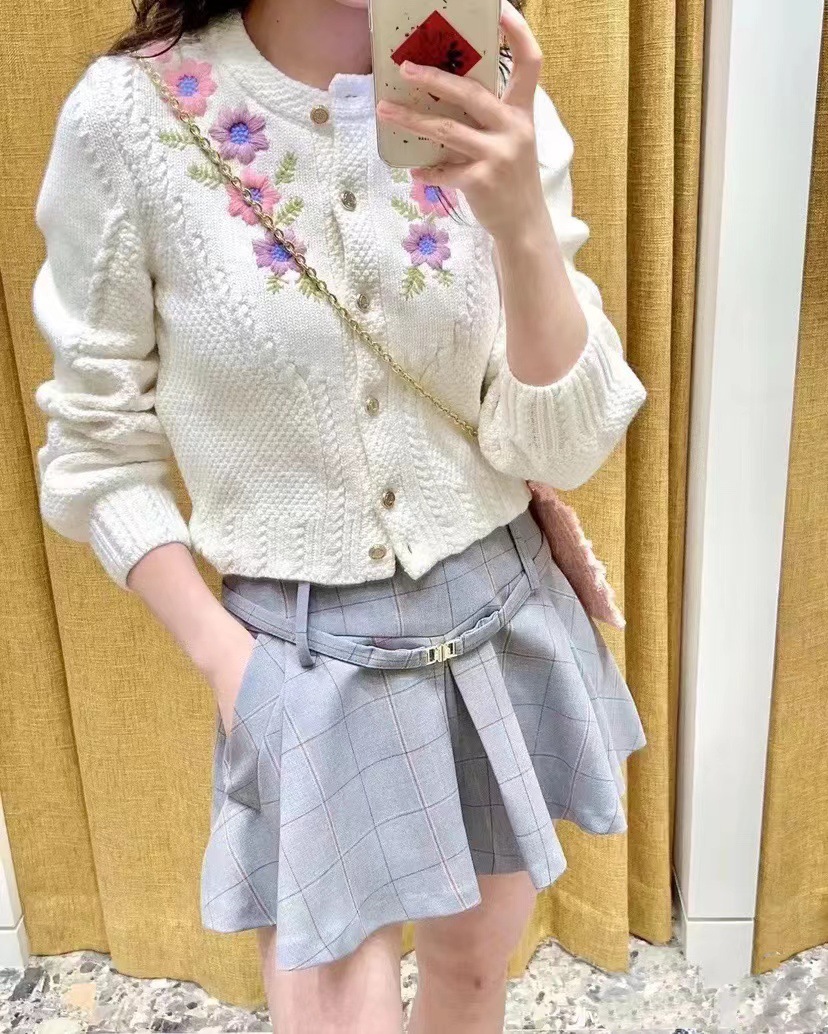 Maje sweet flower embroidery white knit cardigan