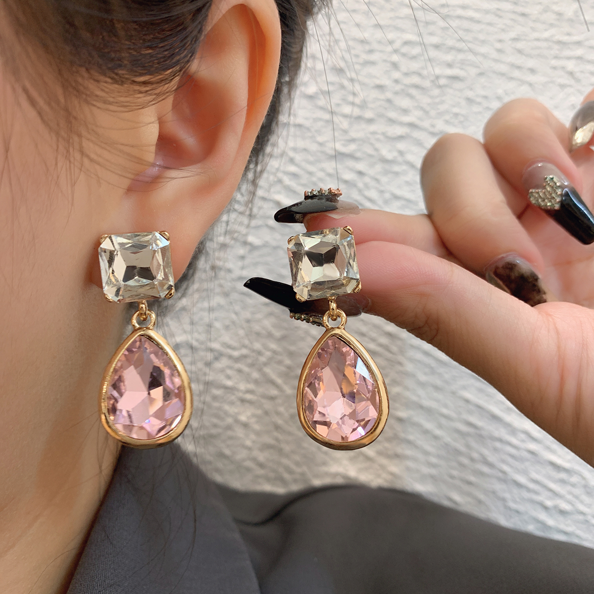 Dangle Chandelier AENSOA Fashion Women Pink Color Big Crystal Hanging Earrings Acrylic Statement Earrings for Women Brincos Jewelry 230808