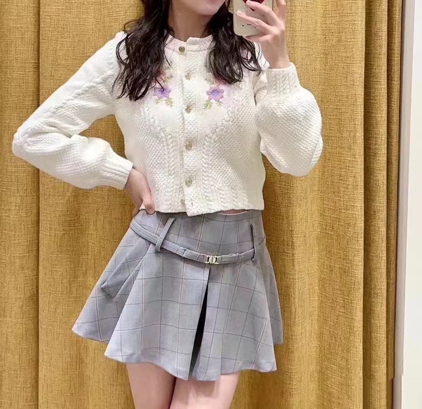 Maje sweet flower embroidery white knit cardigan