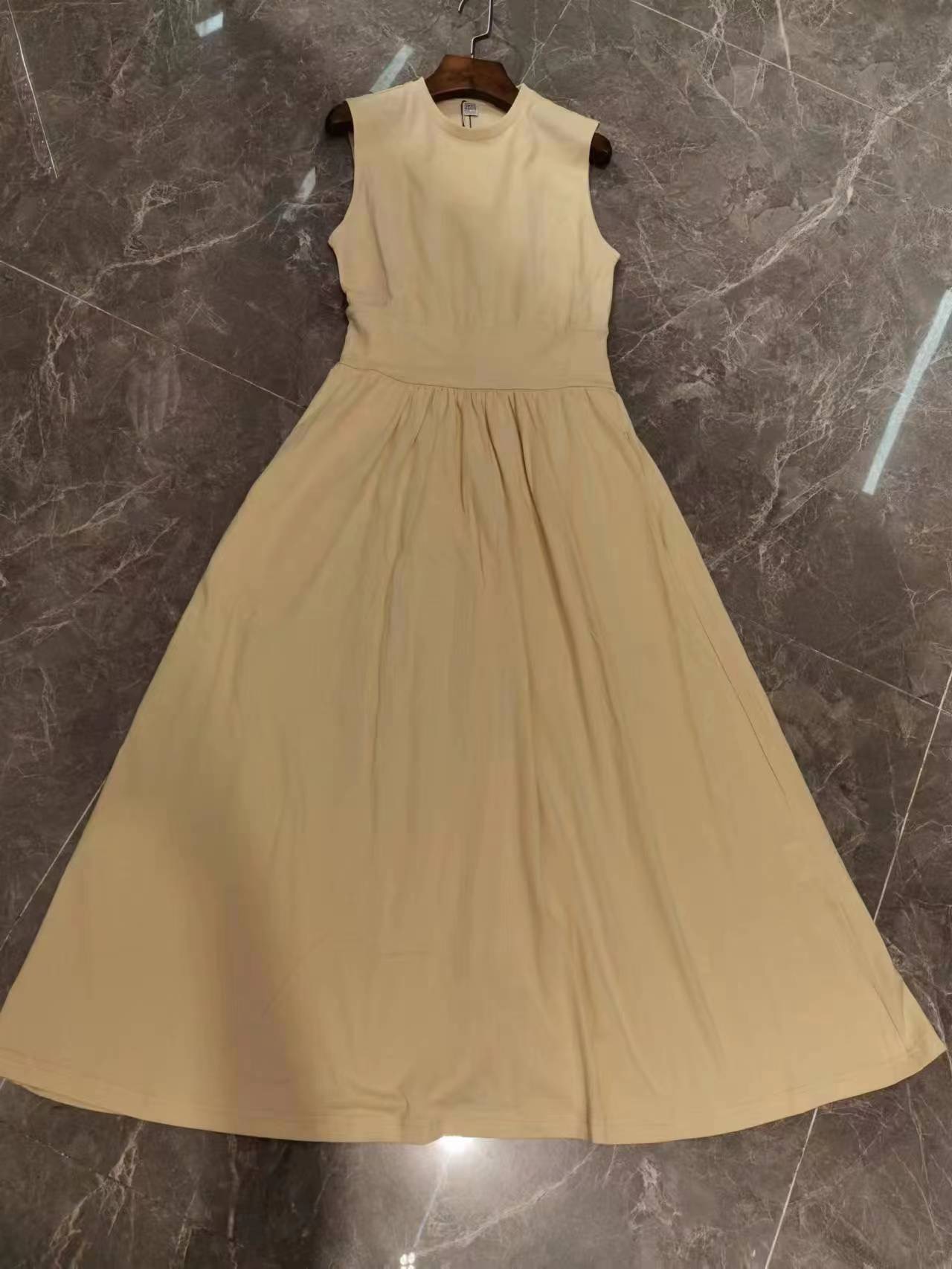 New tt Sleeveless Crewneck Dress Woman