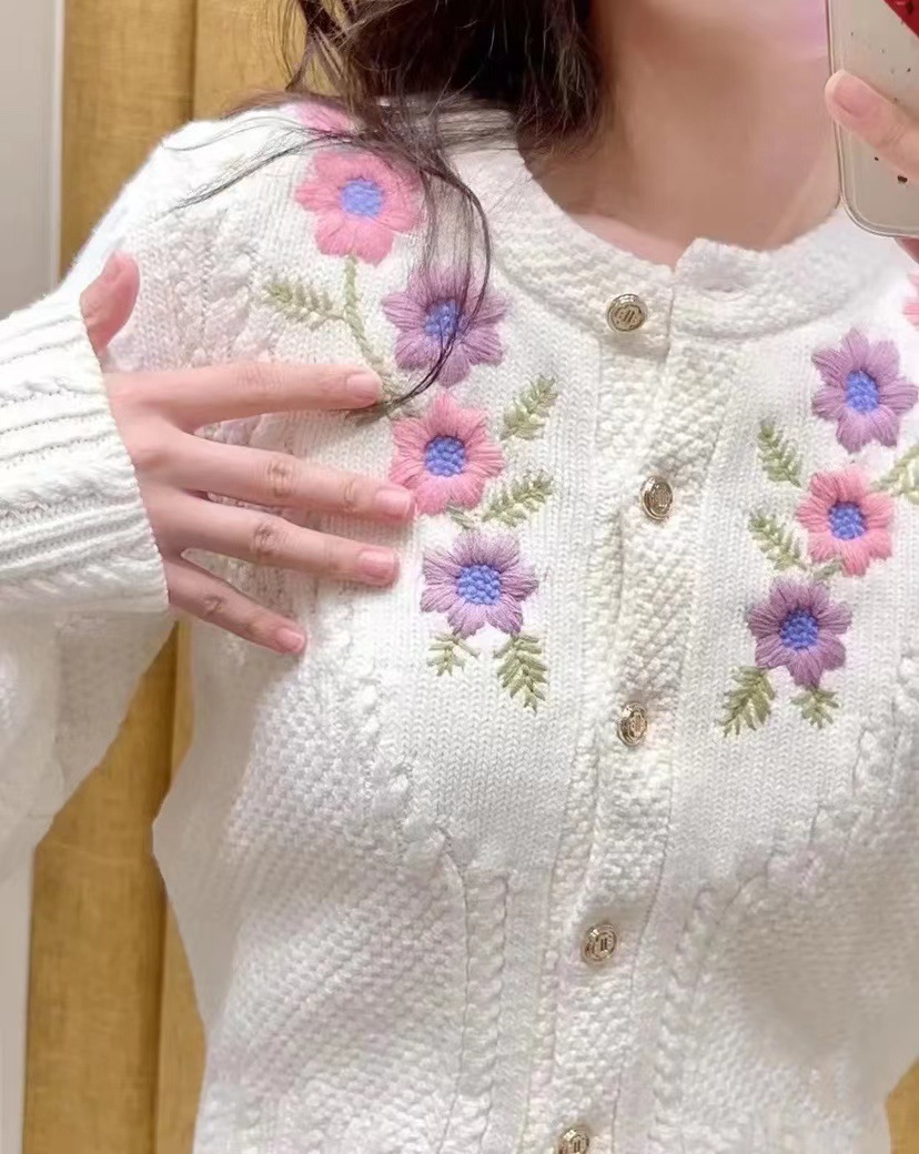 Maje sweet flower embroidery white knit cardigan
