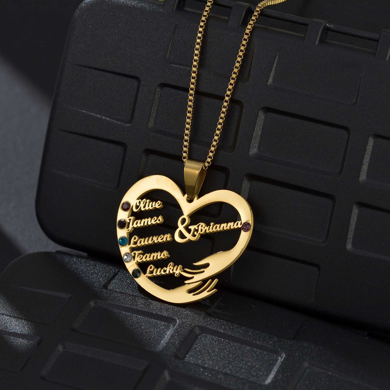 Charms Custom Family Names Necklaces Personalized Stainless Steel Nameplate Birthstone Heart Hand Hug For Women Birthday Gift 230808