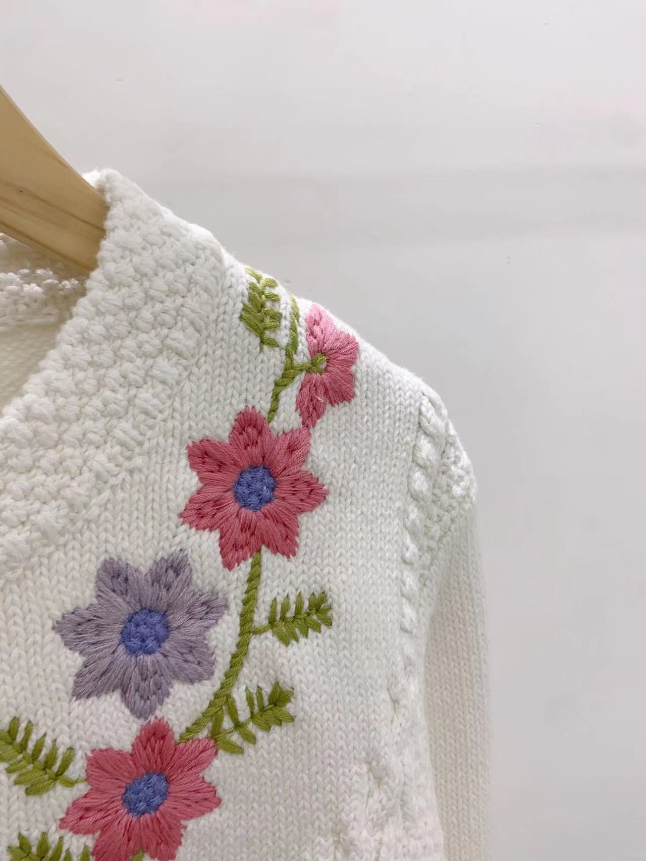 Maje sweet flower embroidery white knit cardigan