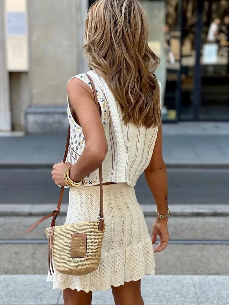 Women's Vests Casual Embroidered Printed Vests For Women Vintage Fashion Sleeveless Waistcoat Summer Loose Lady High Street Top Cardigan 230808