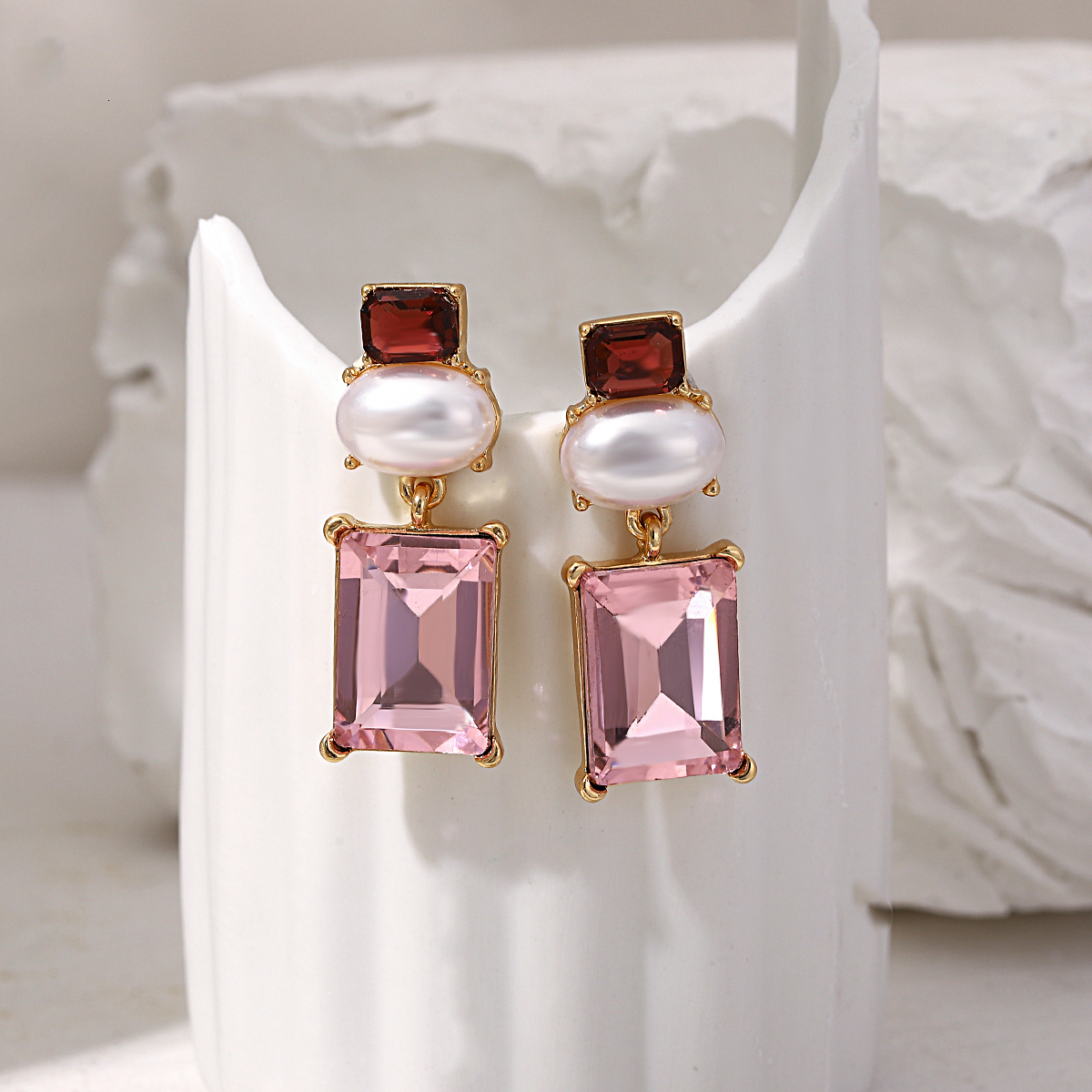Dangle Chandelier AENSOA Fashion Women Pink Color Big Crystal Hanging Earrings Acrylic Statement Earrings for Women Brincos Jewelry 230808