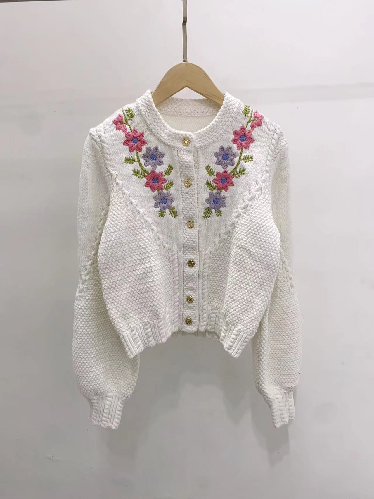 Maje sweet flower embroidery white knit cardigan