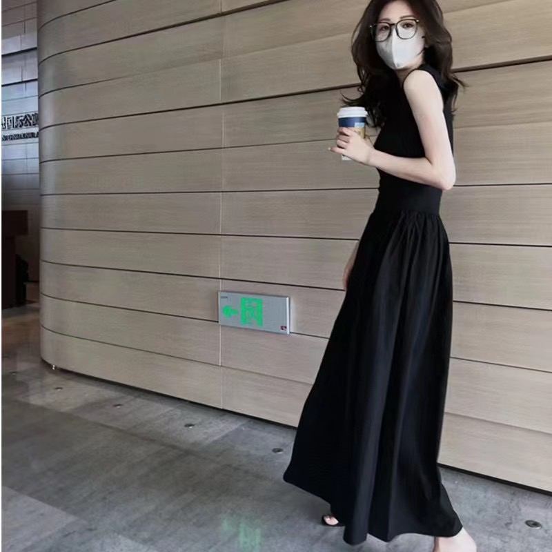 New tt Sleeveless Crewneck Dress Woman