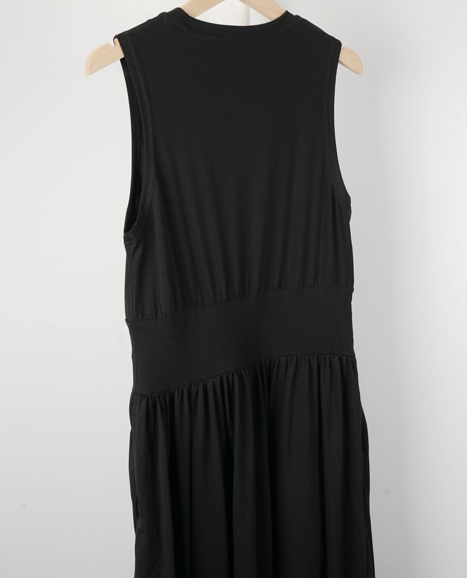 New tt Sleeveless Crewneck Dress Woman