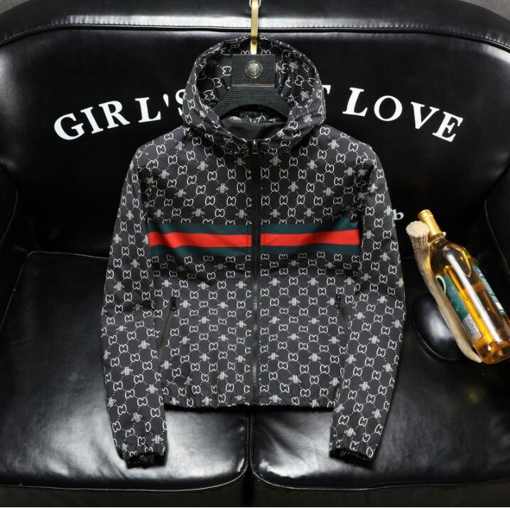 5XL Designer Mens Jacket Spring Autumn Coat Windrunner Fashion Hooded Jackets Sports Windbreaker Casual Zipper Coats Man Outerwear Clothing