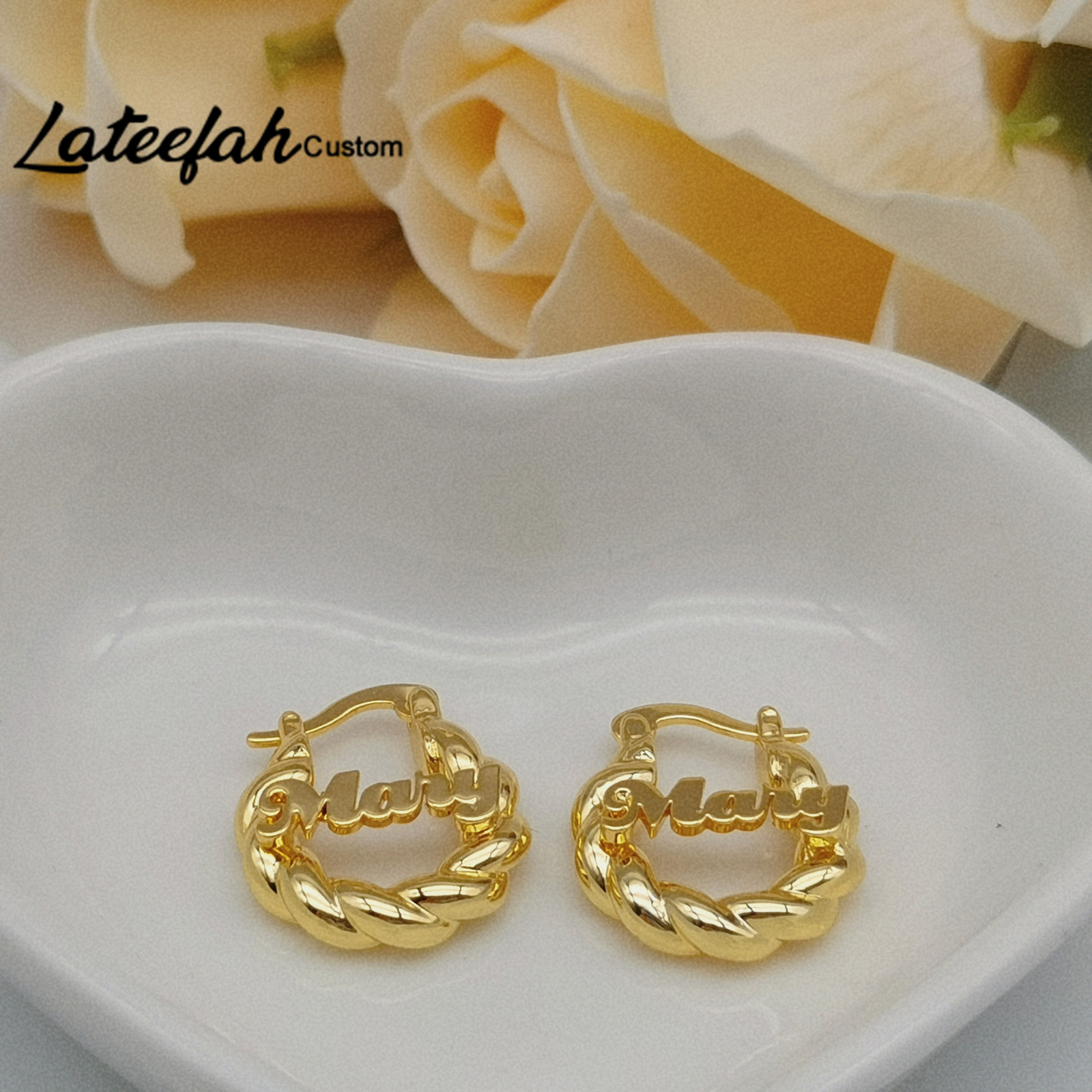 Hoop Huggie Lateefah Custom Your Name 18mm Small Twist Hoops Personalized Name Earrings For Women Kids Earrings As a Christmas Present 230808