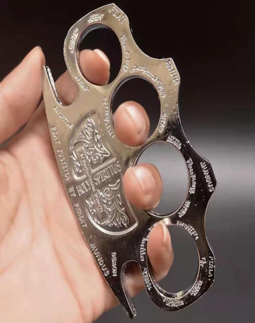 2021 Spades Knuckle dusters Metal alloy Brass knuckles Self Defense tool Personal Security equipment Iron fists Boxing gloves FY477729615
