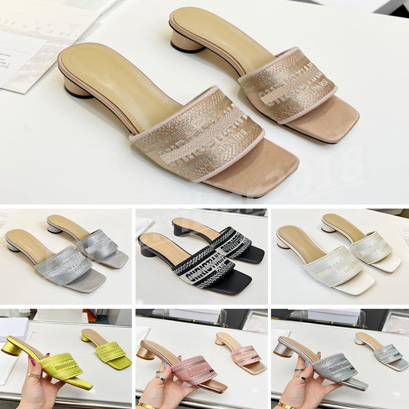 Designer Slides Women Embroidered Fabric Slippers Metallic Slide Sandals woman Luxury Sandal Triangle Chunky Heels Fashion Summer Beach Low Heel Shoes H10