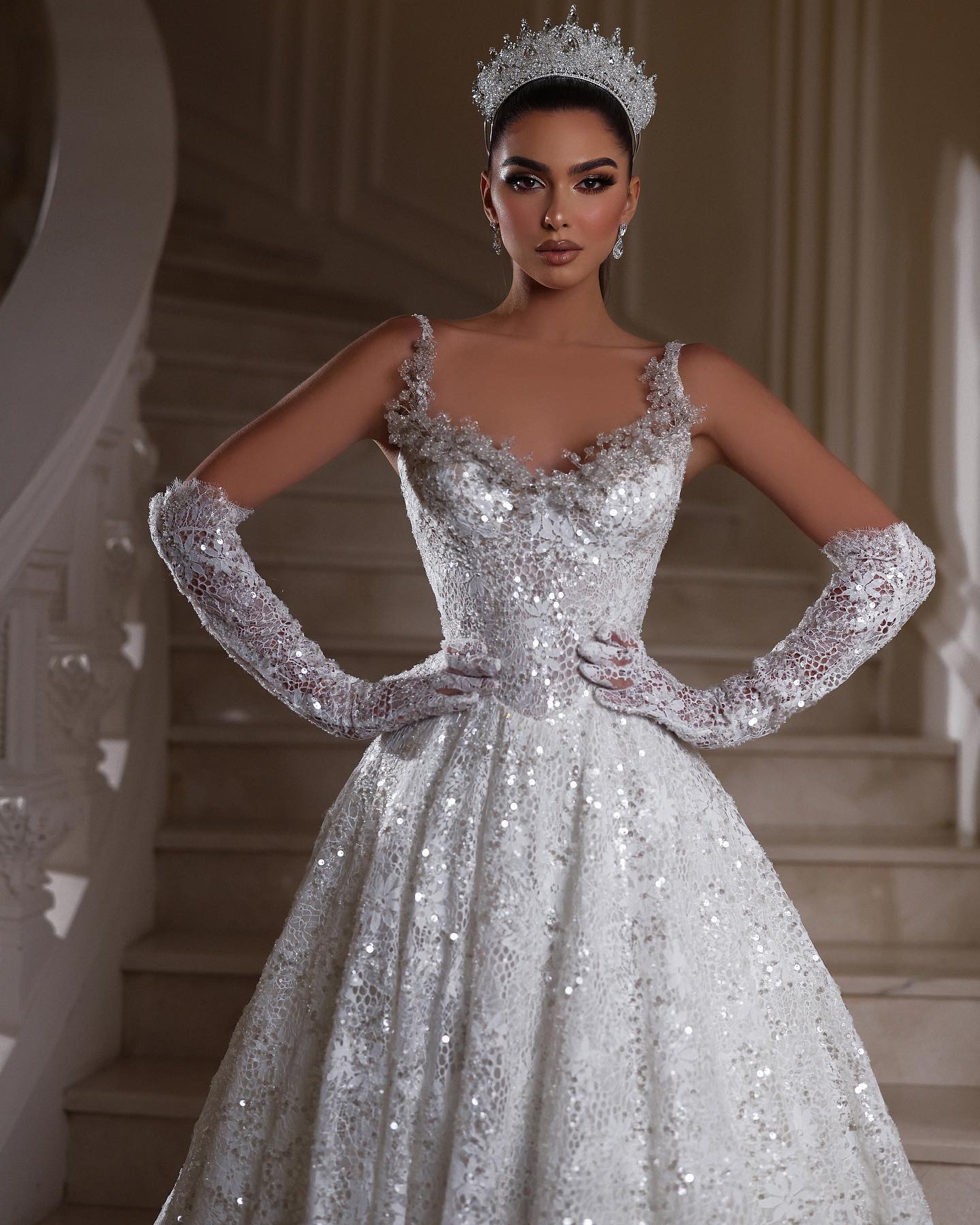 Vintage A E Dresses For Bride Spaghetti Ruffle Sequins Lace Wedding Dress Backless Long Designer Bridal Gowns Sweep Train Lz0304