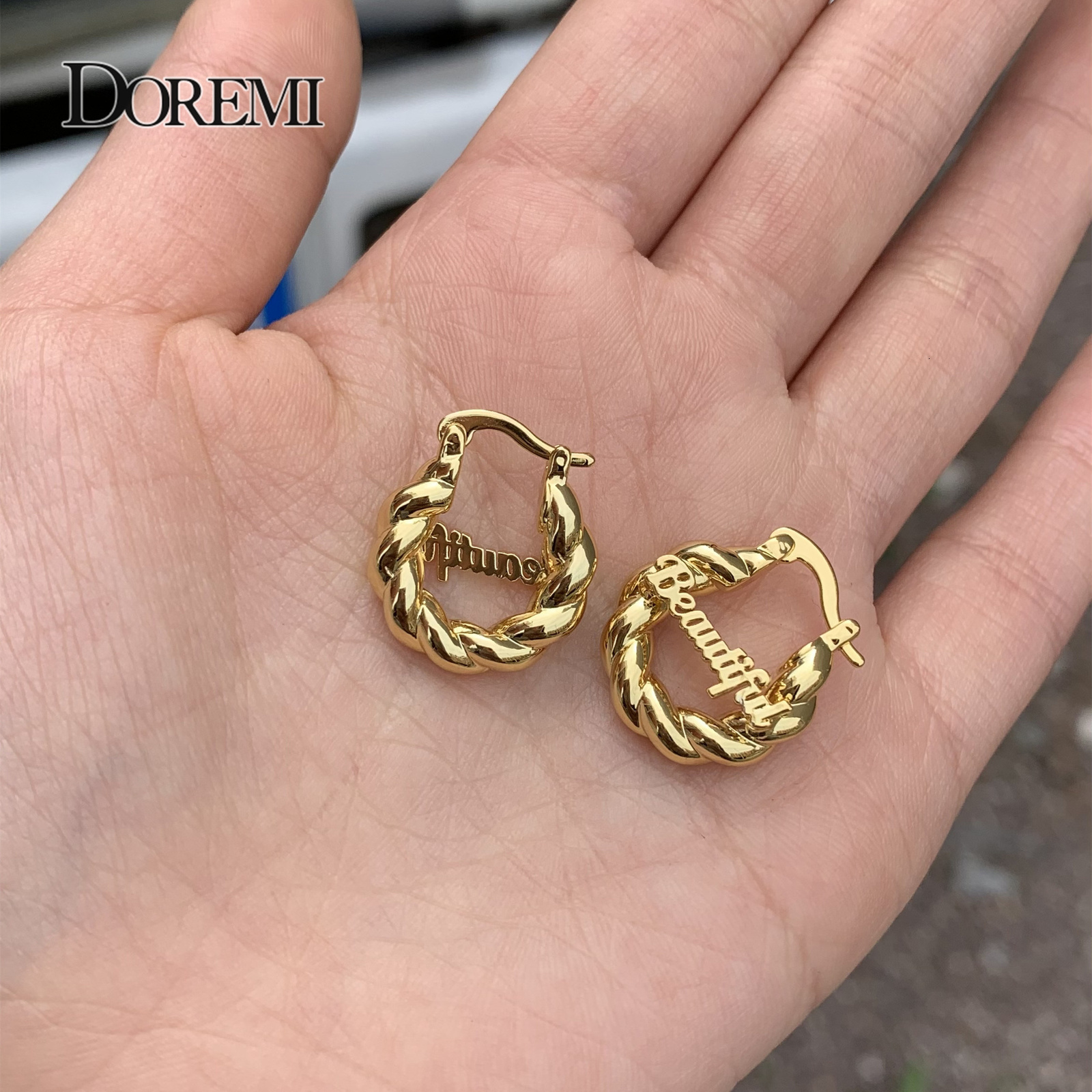 Hoop Huggie DOREMI Mini 18mm Small Custom Name Earrings Twist Personalized Letter Hoops For Kids Women Earrings for Child Girl Antiallergy 230808
