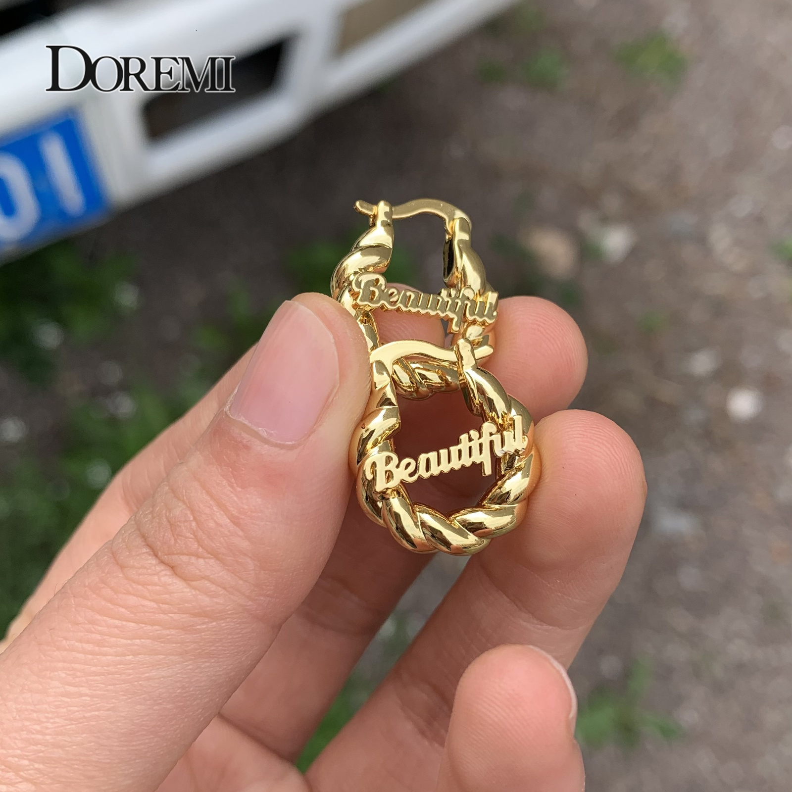 Hoop Huggie DOREMI Mini 18mm Small Custom Name Earrings Twist Personalized Letter Hoops For Kids Women Earrings for Child Girl Antiallergy 230808