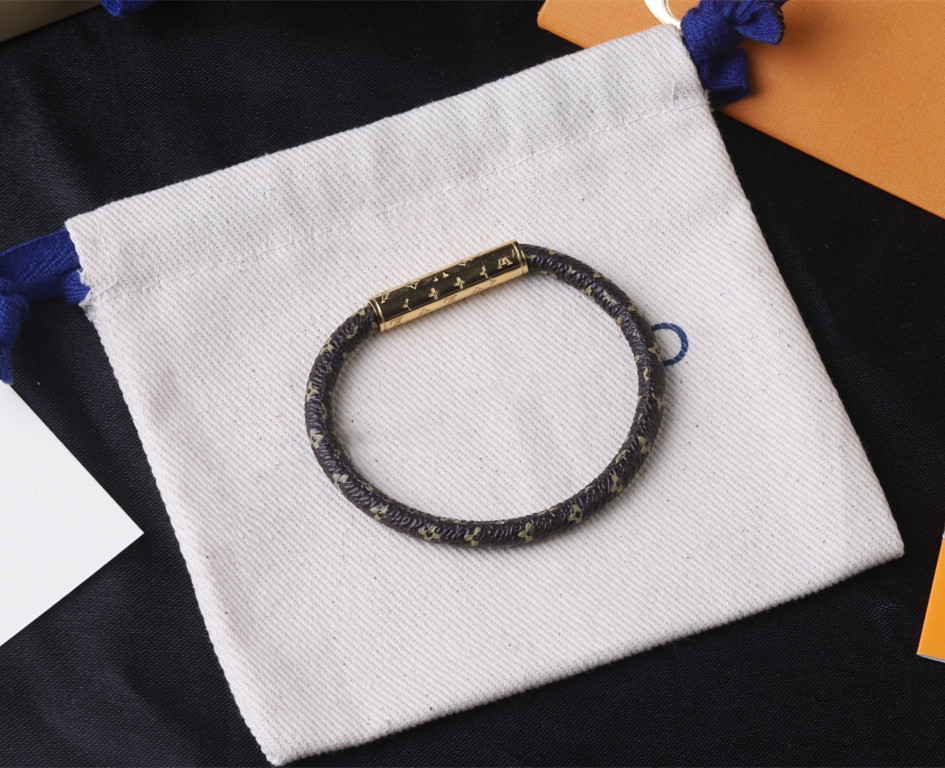 17/19CM Charm Bracelets Brand Men Women Presbyopic Leather Magnetic Buckle Hand Rope Plaid L Design Engraved V Letter Metal PU Bracelet Bangle