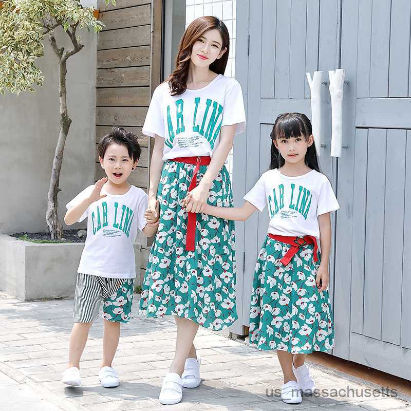 Family Matching Outfits Family Matching Clothes Summer Holiday Mother Daughter Floral Dress Dad Son Cotton T-shirt Pants Family Look Couple Outfits R2