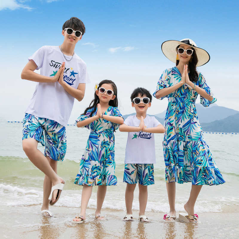 Family Matching Outfits Family Matching Outfits Summer Beach Mum Daughter Dresses Dad Son T-shirt+Shorts Couple Clothes Holiday R230810