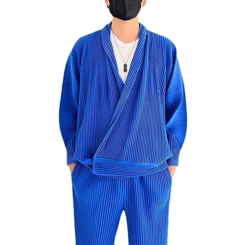 Men's Jackets ALSEY Miyake Jacket Autumn 2023 Fashion Shawl Collar Loose Solid Color Pleasted Short Coat Male Button Top 230809