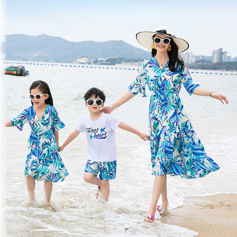 Family Matching Outfits Family Matching Outfits Summer Beach Mum Daughter Dresses Dad Son T-shirt+Shorts Couple Clothes Holiday R230810