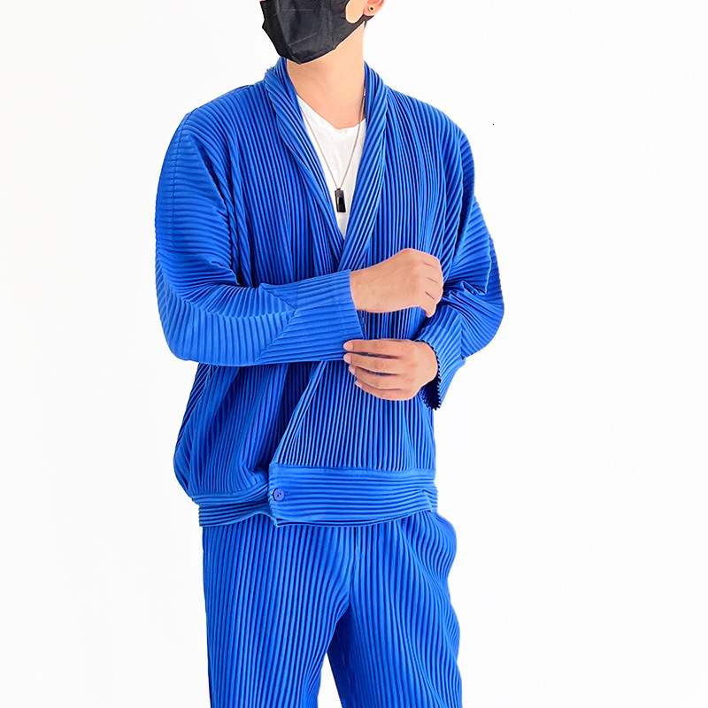 Men's Jackets ALSEY Miyake Jacket Autumn 2023 Fashion Shawl Collar Loose Solid Color Pleasted Short Coat Male Button Top 230809