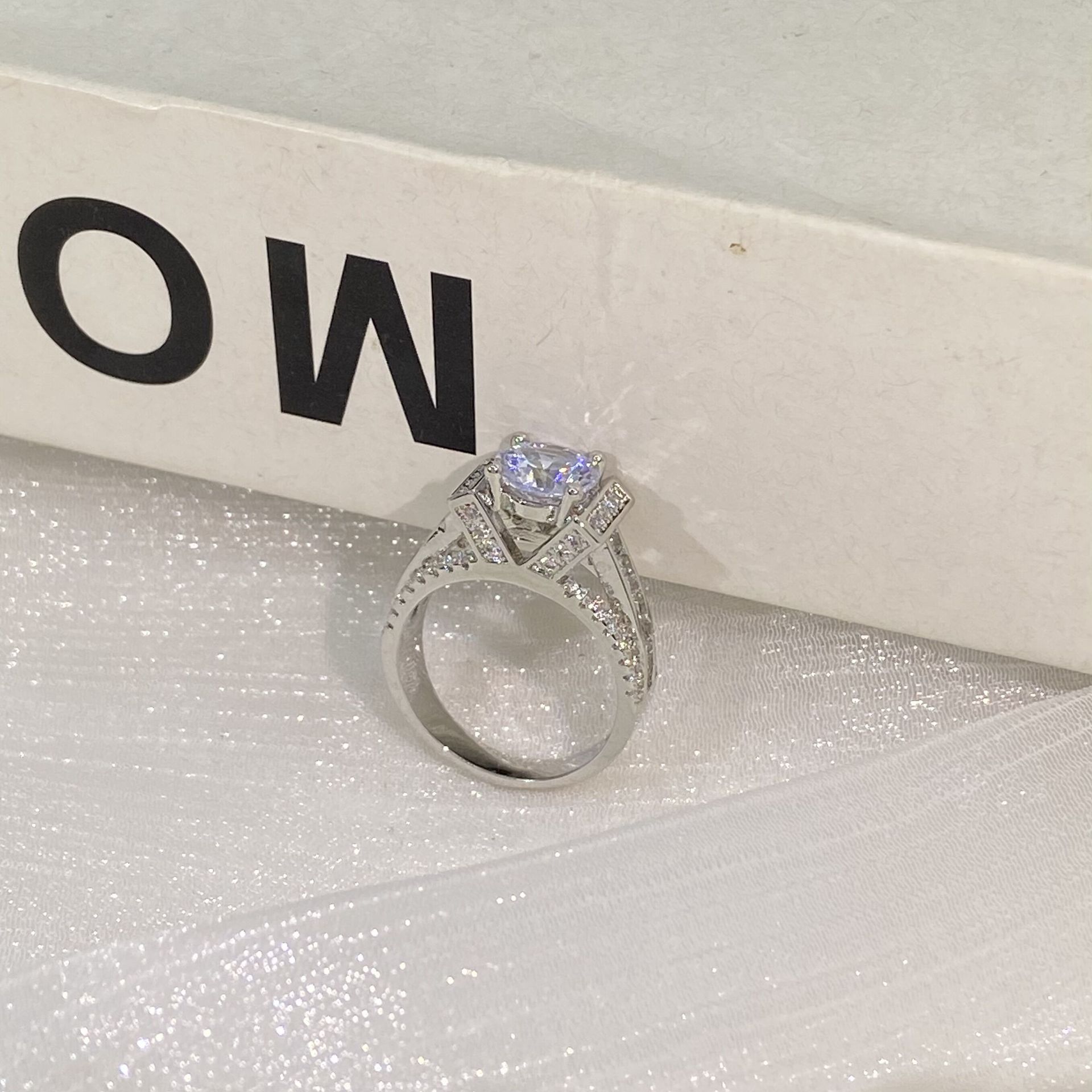 Handmade Wedding Rings Classical Jewelry 925 Sterling Silver Round Cut White Topaz CZ Diamond Gemstones Party Eternity Eiffel Tower Women Engagement B