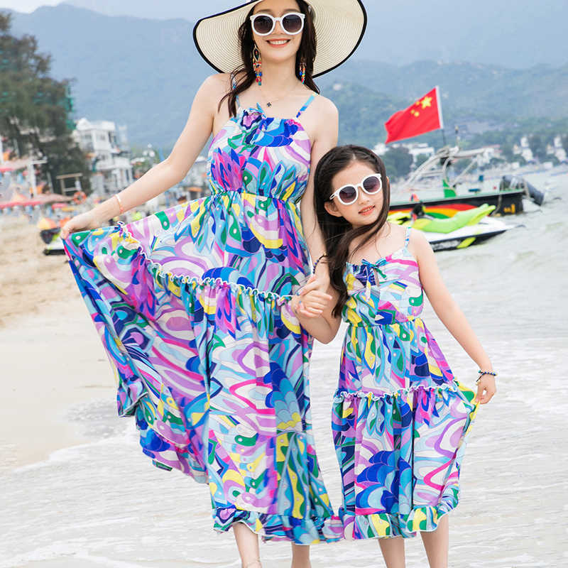 Family Matching Outfits Family Matching Outfit Summer Beach Mum Daughter Dresses Dad Son T-shirt+Shorts Couple Clothes Holiday R230810