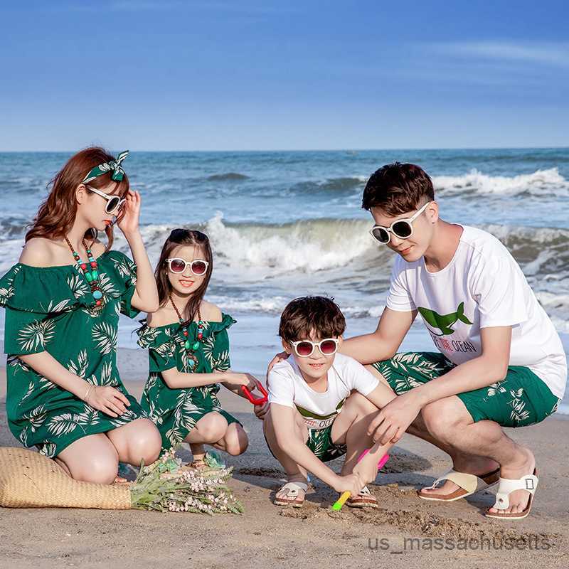 Family Matching Outfits Family Matching Outfits Summer Beach Mum Daughter Dresses Dad Son CottonT-shirts Shorts Holiday Couple Lovers Clothes R230810