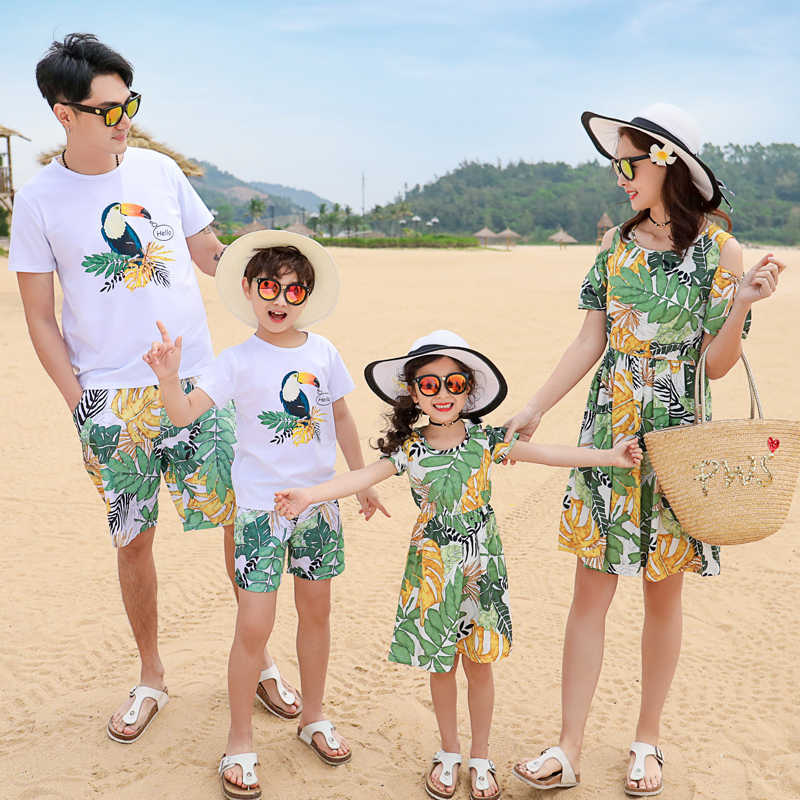 Family Matching Outfits Mother Daughter Dresses Family Matching Outfits Summer Style Beach Holiday Family Clothing Father Son T-Shirt Shorts clothes R