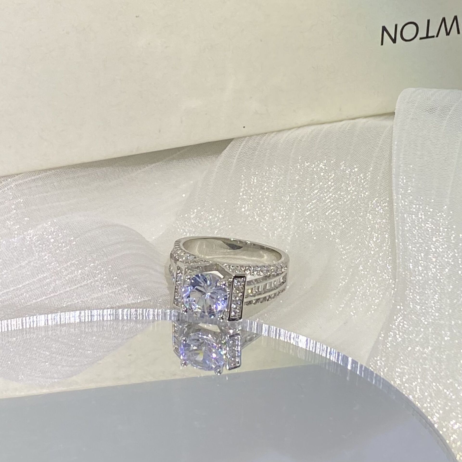 Handmade Wedding Rings Classical Jewelry 925 Sterling Silver Round Cut White Topaz CZ Diamond Gemstones Party Eternity Eiffel Tower Women Engagement B